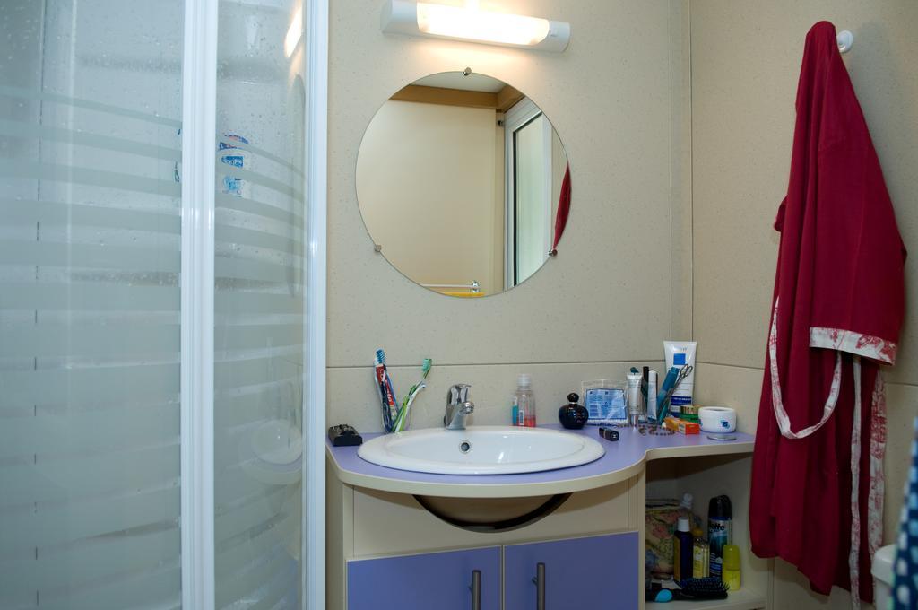 Le Bourdieu Hotel Durfort  Room photo